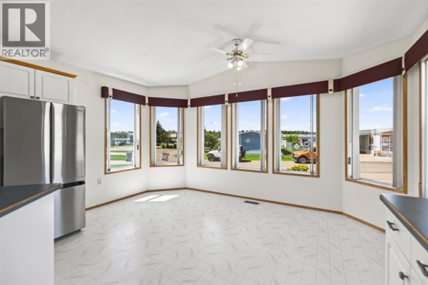 Bedroom - 327, 37534 England Way, Rural Red Deer County, AB T4S2C3 Photo 4