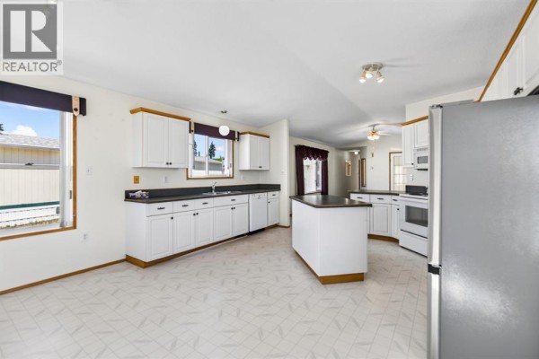4pc Bathroom - 327, 37534 England Way, Rural Red Deer County, AB T4S2C3 Photo 5