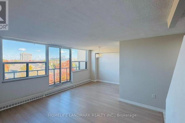 Kitchen - 327 - 1050 Stainton Drive, Mississauga, ON L5C2T7 Photo 4