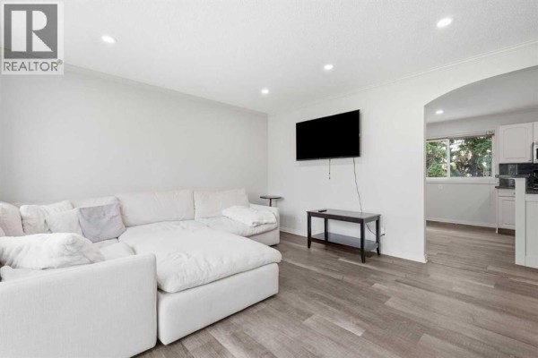 Bedroom - 327 94 Avenue Se, Calgary, AB T2J0E7 Photo 5