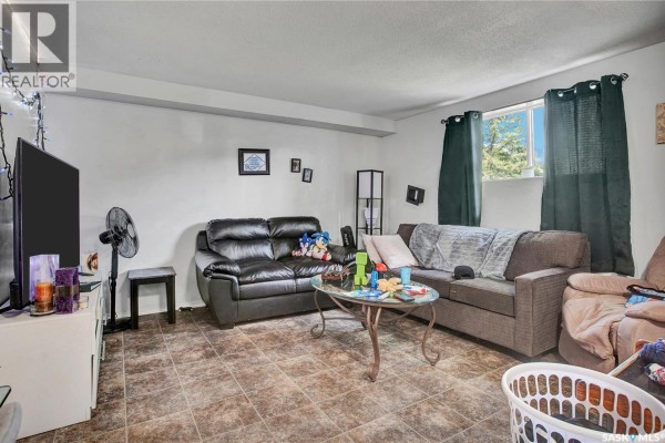 327 S Avenue S, Saskatoon, SK, photo 2