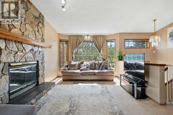 Dining room - 327 Shawbrooke Circle Sw, Calgary, AB T2Y2Z8 Photo 3