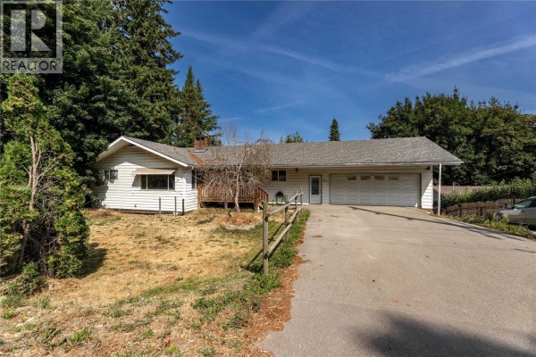 3271 10 Avenue Se, Salmon Arm, BC, photo 2