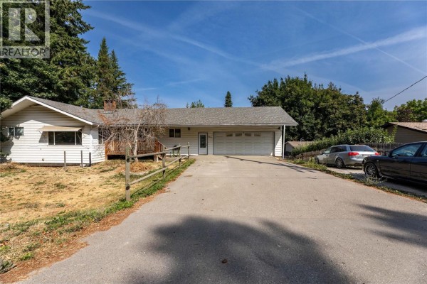Full bathroom - 3271 10 Avenue Se, Salmon Arm, BC V1E1W8 Photo 4
