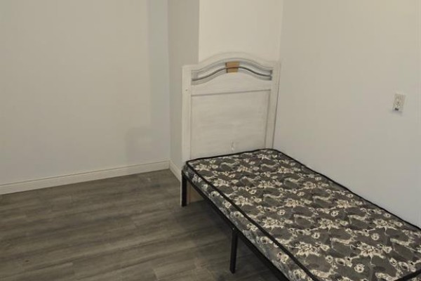 2pc Bathroom - 3272 Peter Street, Windsor, ON N9E4V6 Photo 5