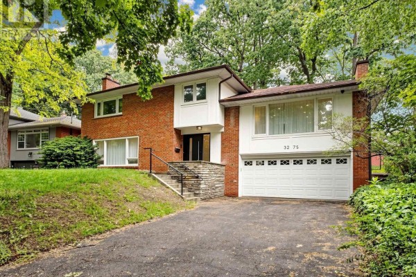 3275 Credit Heights Drive, Mississauga, ON L5C2L8 Photo 2