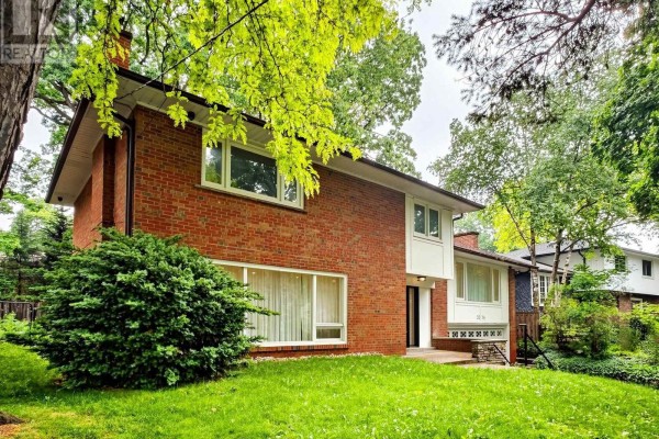 3275 Credit Heights Drive, Mississauga, ON L5C2L8 Photo 3