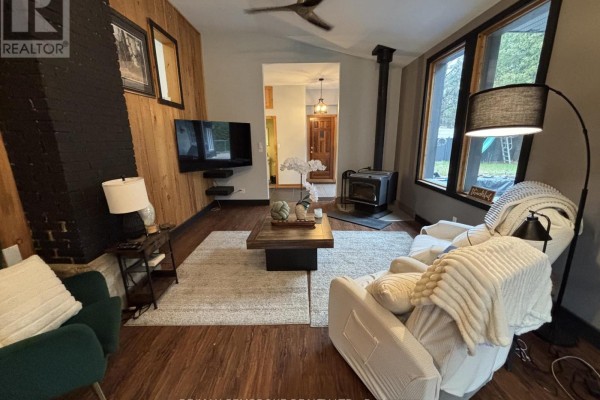 Family room - 32750 Highway 17 Highway, Deep River, ON K0J1P0 Photo 4