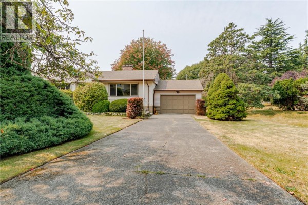 3278 Henderson Rd, Oak Bay, BC, photo 2