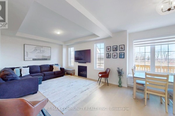 3279 Turnstone Boulevard, Pickering, ON, photo 2