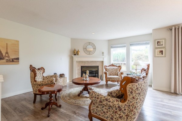 328 13888 70 Avenue, Surrey, BC V3W0R8 Photo 4