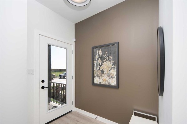 Kitchen - 328 Desrosiers Drive E, Winnipeg, MB R2C5V4 Photo 2