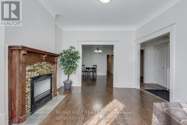 Dining room - 328 High Park Avenue, Toronto, ON M6P2S7 Photo 4