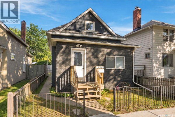 Kitchen - 328 I Avenue S, Saskatoon, SK S7M1Y2 Photo 2