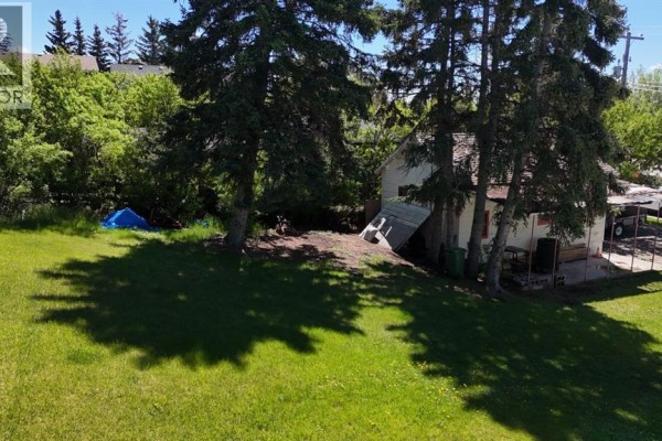 328 Third Street W, Cochrane, AB, photo 2