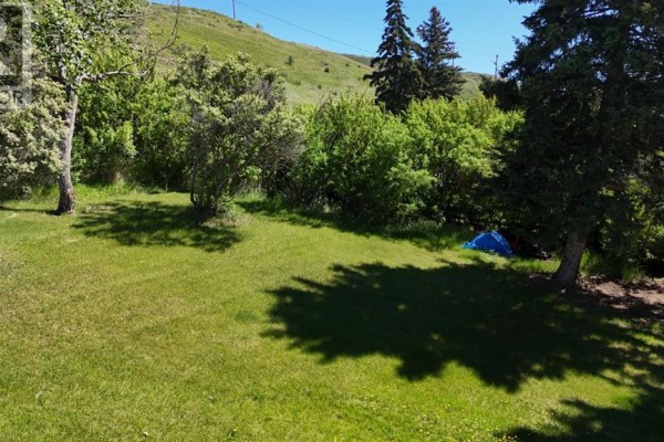 328 Third Street W, Cochrane, AB, photo 3