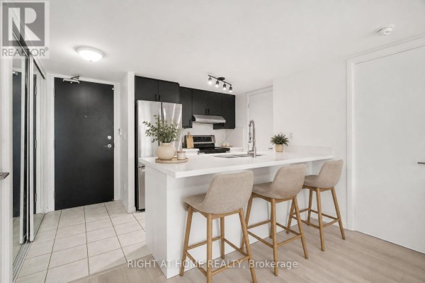 Bedroom 2 - 329 - 231 Fort York Boulevard, Toronto, ON M5V1B2 Photo 5