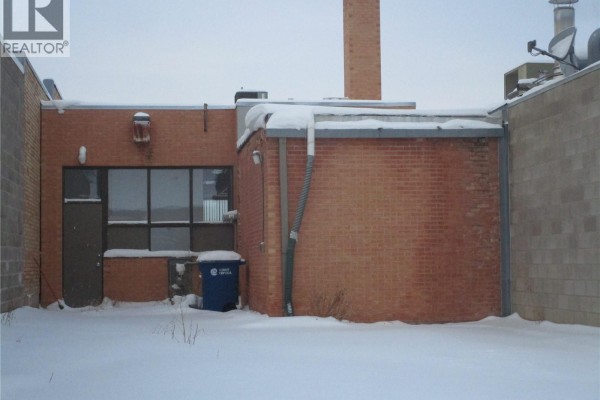 329 Centre Street, Assiniboia, SK, photo 3