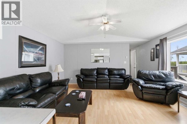 Kitchen - 329 Greenwich Lane, Fort Mcmurray, AB T9H3X6 Photo 4