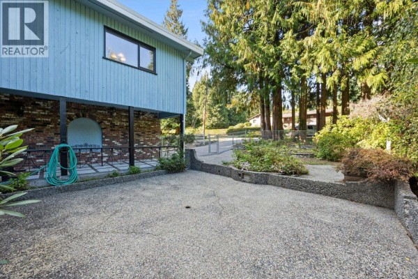 3290 Hazel Avenue, Coquitlam, BC V3E3H3 Photo 3