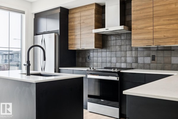 Kitchen - 3290 Kulay Wy Sw, Edmonton, AB T6W5B5 Photo 3