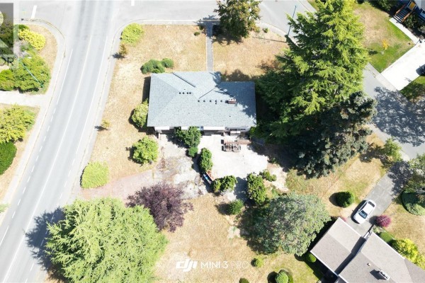 3294 Henderson Rd, Oak Bay, BC, photo 2