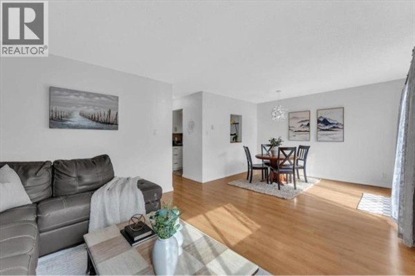 3295 Mountain Highway, North Vancouver, BC V7K2H4 Photo 3
