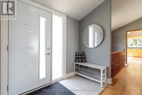 Family room - 3299 Shoreview Drive, Severn, ON L0K2B0 Photo 5