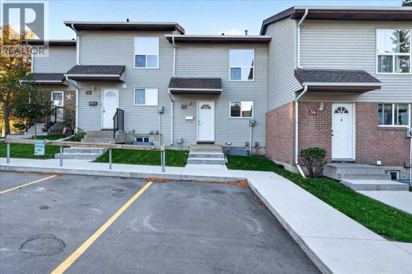 Living room/Dining room - 33, 64 Whitnel Court Ne, Calgary, AB T1Y5E3 Photo 3