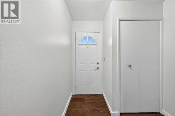 Bedroom - 33, 64 Whitnel Court Ne, Calgary, AB T1Y5E3 Photo 5
