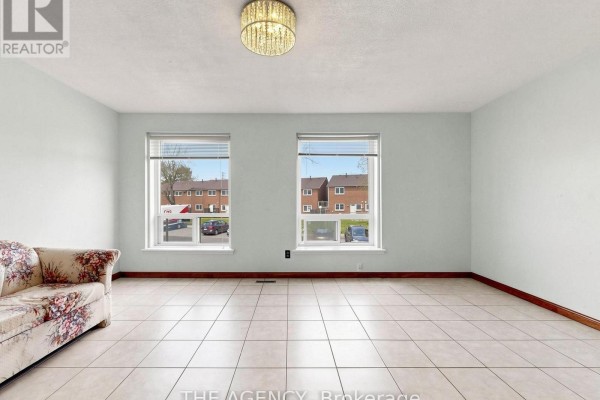 Primary Bedroom - #33 - 1559 Albion Road, Toronto, ON M9V1B2 Photo 4