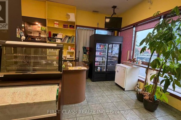 33 - 665 Millway Avenue, Vaughan, ON L4K3T8 Photo 4