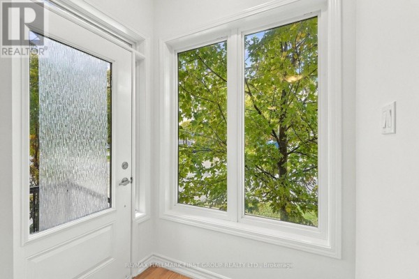 Kitchen - 33 - 9 Clintwood Gate, Toronto, ON M3A0A8 Photo 3