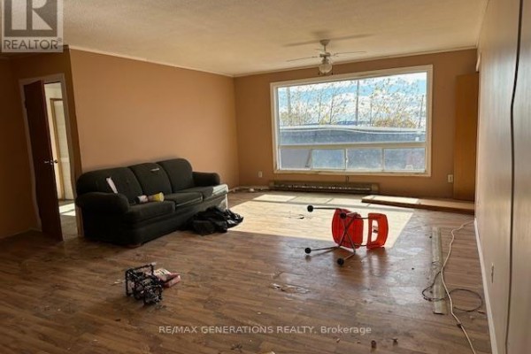 33 & 35 Simcoe Plaza, Terrace Bay, ON P0T2W0 Photo 3