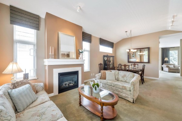 33 15188 62a Avenue, Surrey, BC V3S1W7 Photo 2