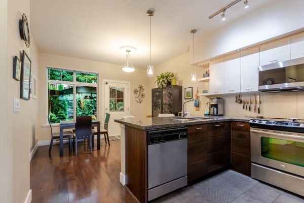 33 6299 144 Street, Surrey, BC V3X1A2 Photo 3
