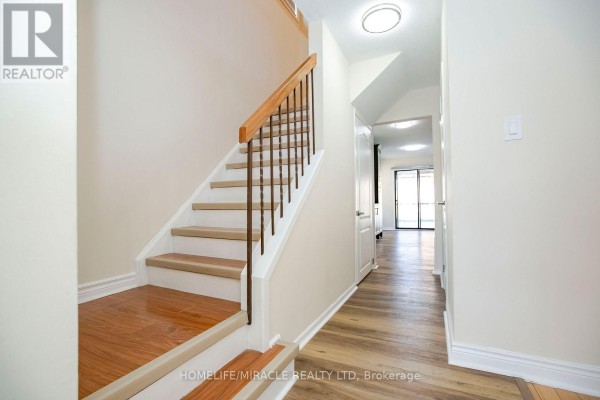 Family room - 33 Adam Street, Brampton, ON L6Z2S2 Photo 5