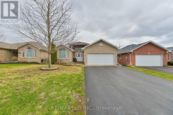 Living room - 33 Ashwood Crescent, Greater Napanee, ON K7R3L1 Photo 2