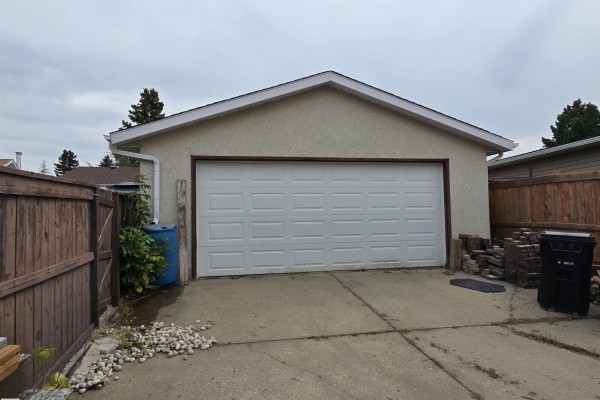 33 Athapaskan Dr, Leduc, AB, photo 2