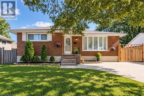 3pc Bathroom - 33 Bellingham Drive, Hamilton, ON L8V3R3 Photo 2