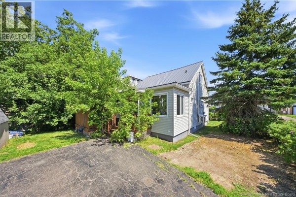 Kitchen - 33 Bishop Street, Moncton, NB E1E1K4 Photo 3