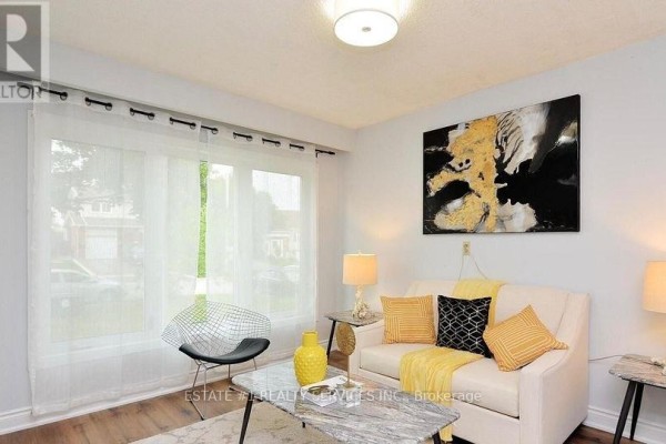Living room - 33 Camberley Crescent, Brampton, ON L6V3L3 Photo 2