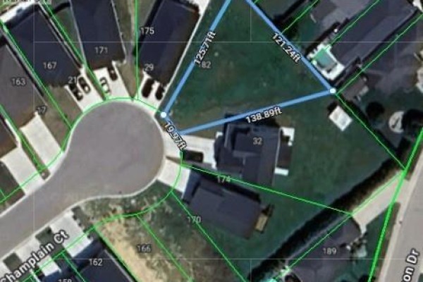 Aerial view of a property lot with a house, showing dimensions and surrounding properties on Champlain Court. - 33 Champlain Court, Chatham
