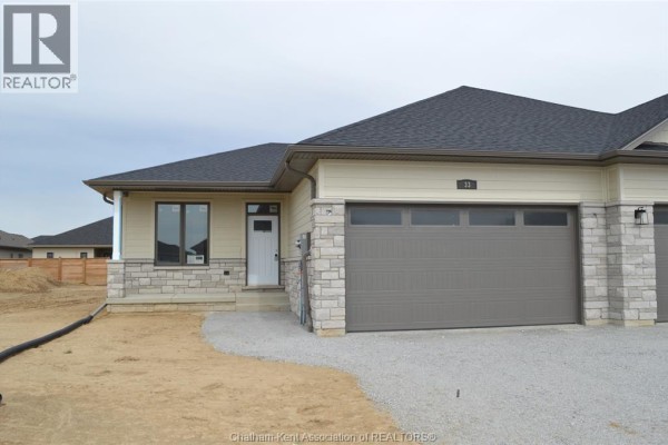 5pc Bathroom - 33 Duskridge Road, Chatham, ON N7L0G7 Photo 2