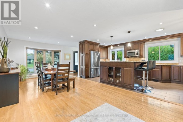Family room - 33 Fagan Drive, Halton Hills, ON L7G4P4 Photo 5