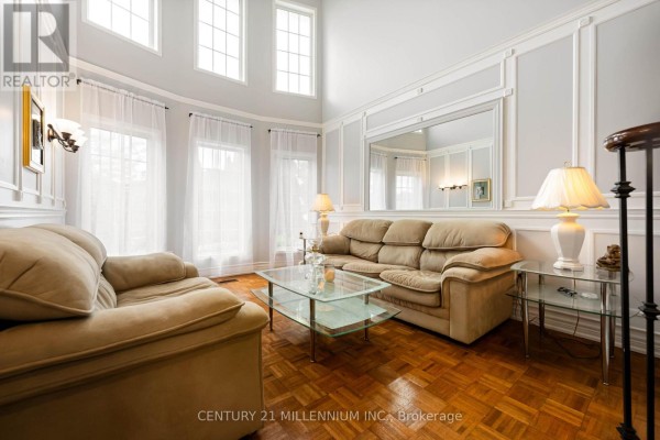 Living room - 33 Fletchers Creek Boulevard, Brampton, ON L6X4S3 Photo 5