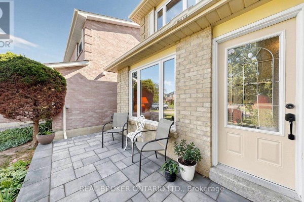 33 Fountainbridge Drive, Caledon, ON, photo 2