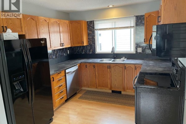 33 Graham Road, Whitecourt, AB, photo 2