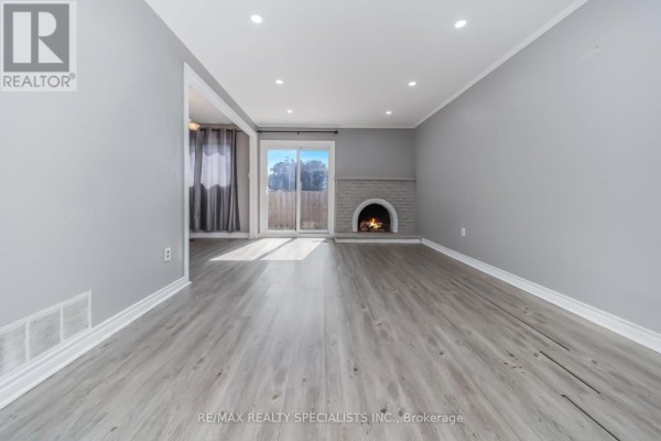 Dining room - 33 Greenwich Circle, Brampton, ON L6S2E6 Photo 5
