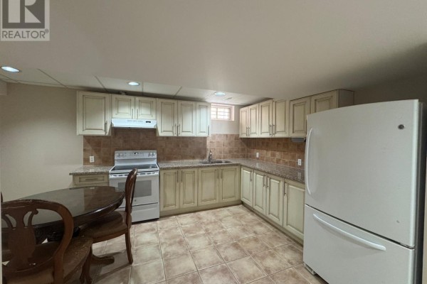 33 Hammerstone Crescent, Vaughan, ON L4J8B4 Photo 4
